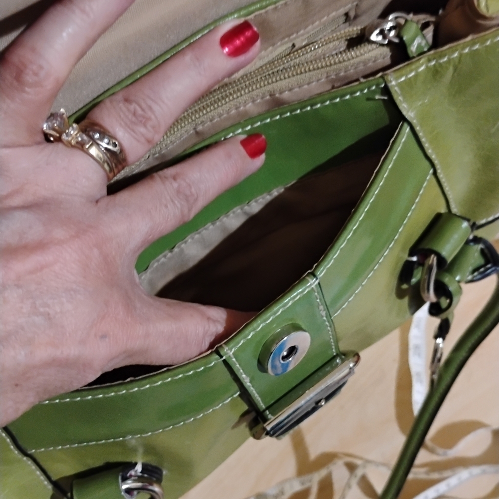 Green GIANI BERNINI Distressed Leather Shoulder Bag - Picture 13 of 14